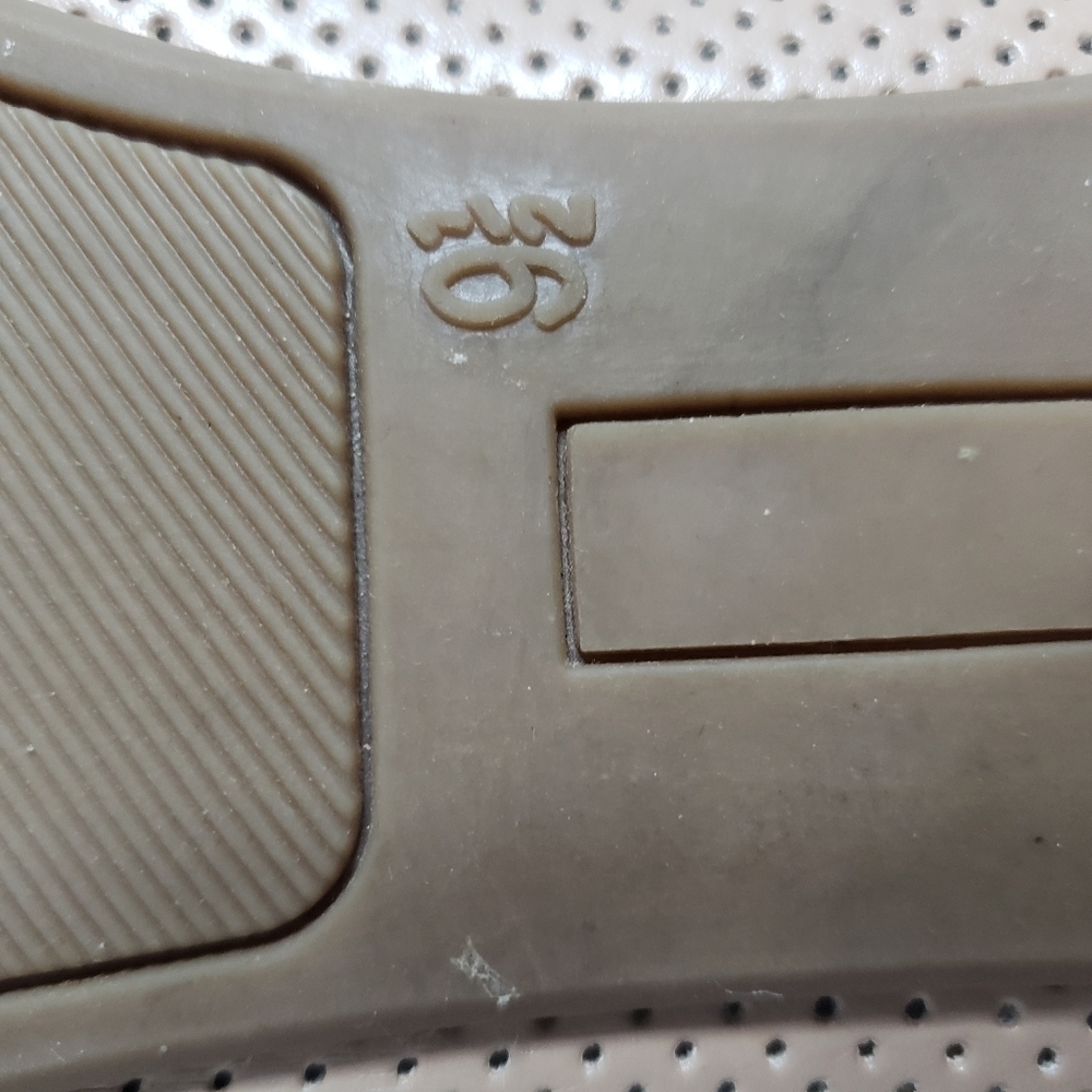 SO Tan Cream Lazer Cut Dots Circles Flats Slip On Shoes Bow Women's 9.5 Cute EUC - Picture 10 of 11